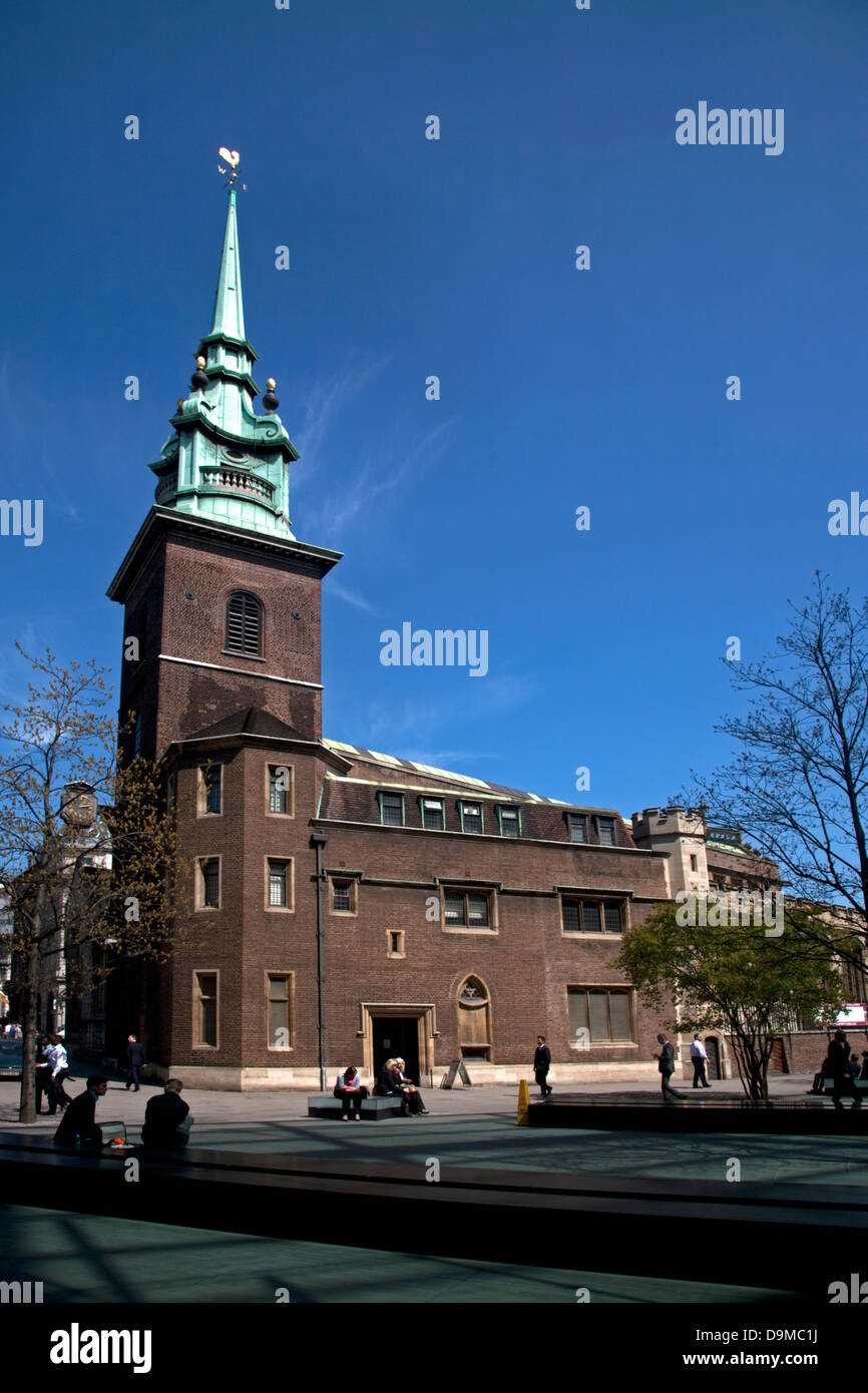 durch den Turm (älteste Kirche der Stadt - 675 n. Chr. gegründet) Allerheiligen Kirche Tower Hill London England Stockfoto