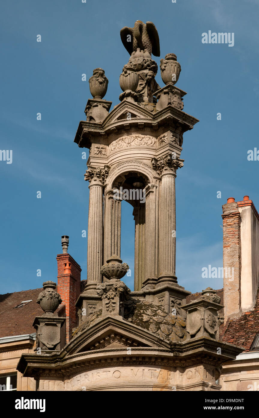 Oberseite des Brunnens in der Nähe von Autun Kathedrale Burgund Frankreich St Lazare Stockfoto