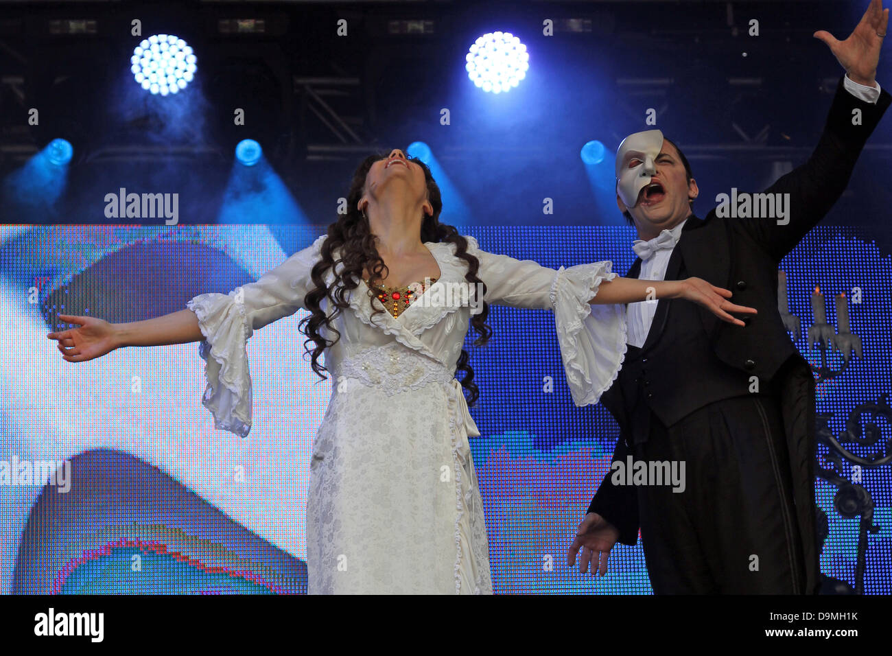 London, UK. 22. Juni 2013. West End Live Trafalgar Square. Die Besetzung von "Phantom of the Opera" führen Sie auf der Bühne. Bildnachweis: Mark Davidson/Alamy Live-Nachrichten Stockfoto