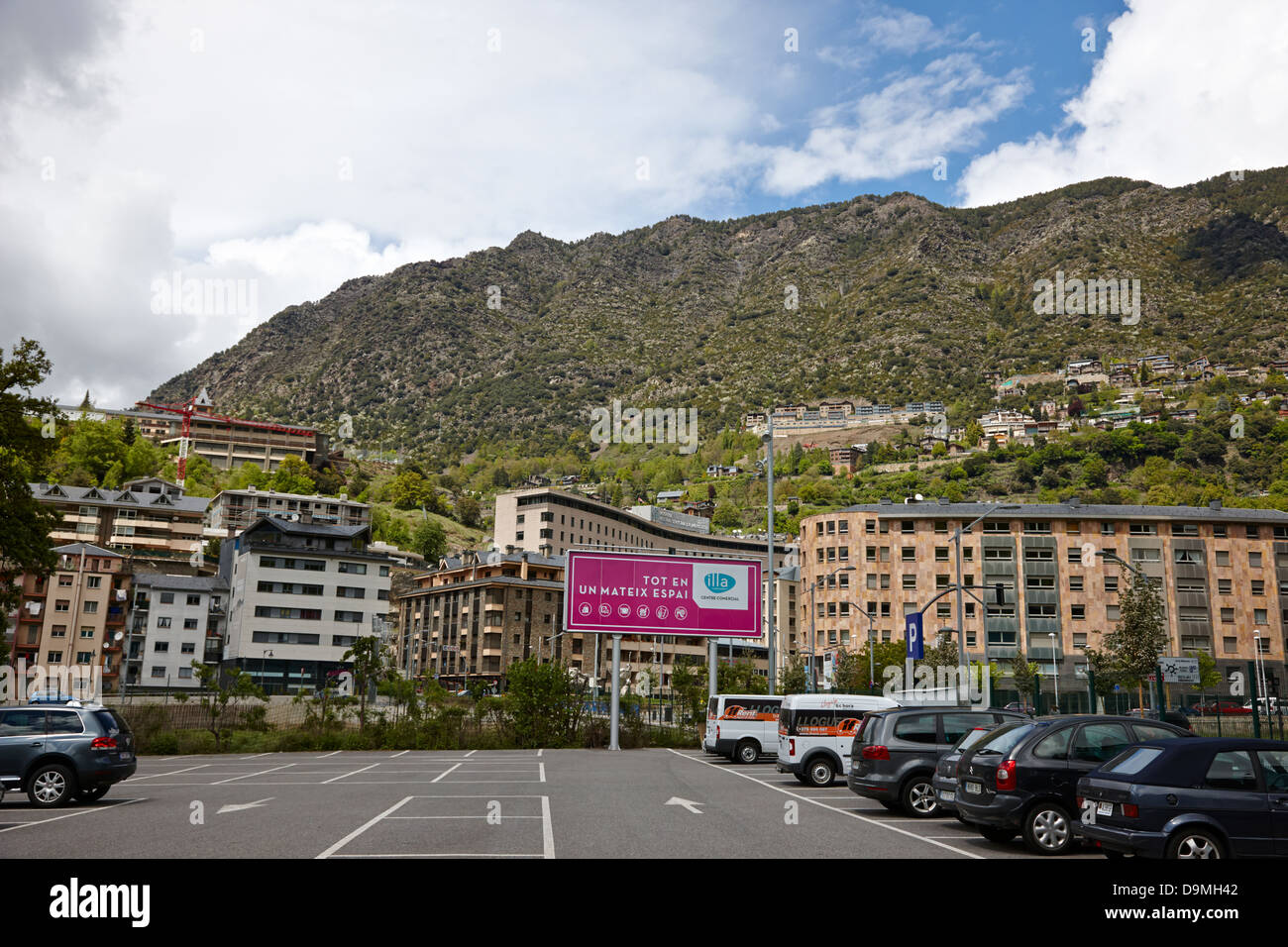 Blick auf steilen Tal vom Stadtzentrum von Andorra la Vella andorra Stockfoto