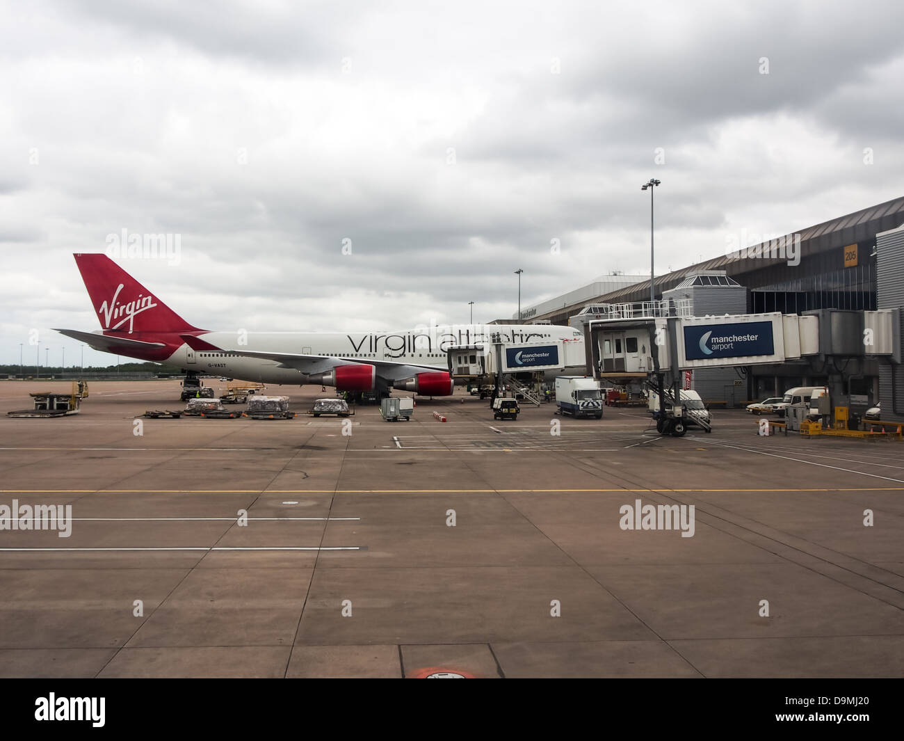Virgin Atlantic Airways 747 an den Abflug-Gates von Manchester Airport Stockfoto