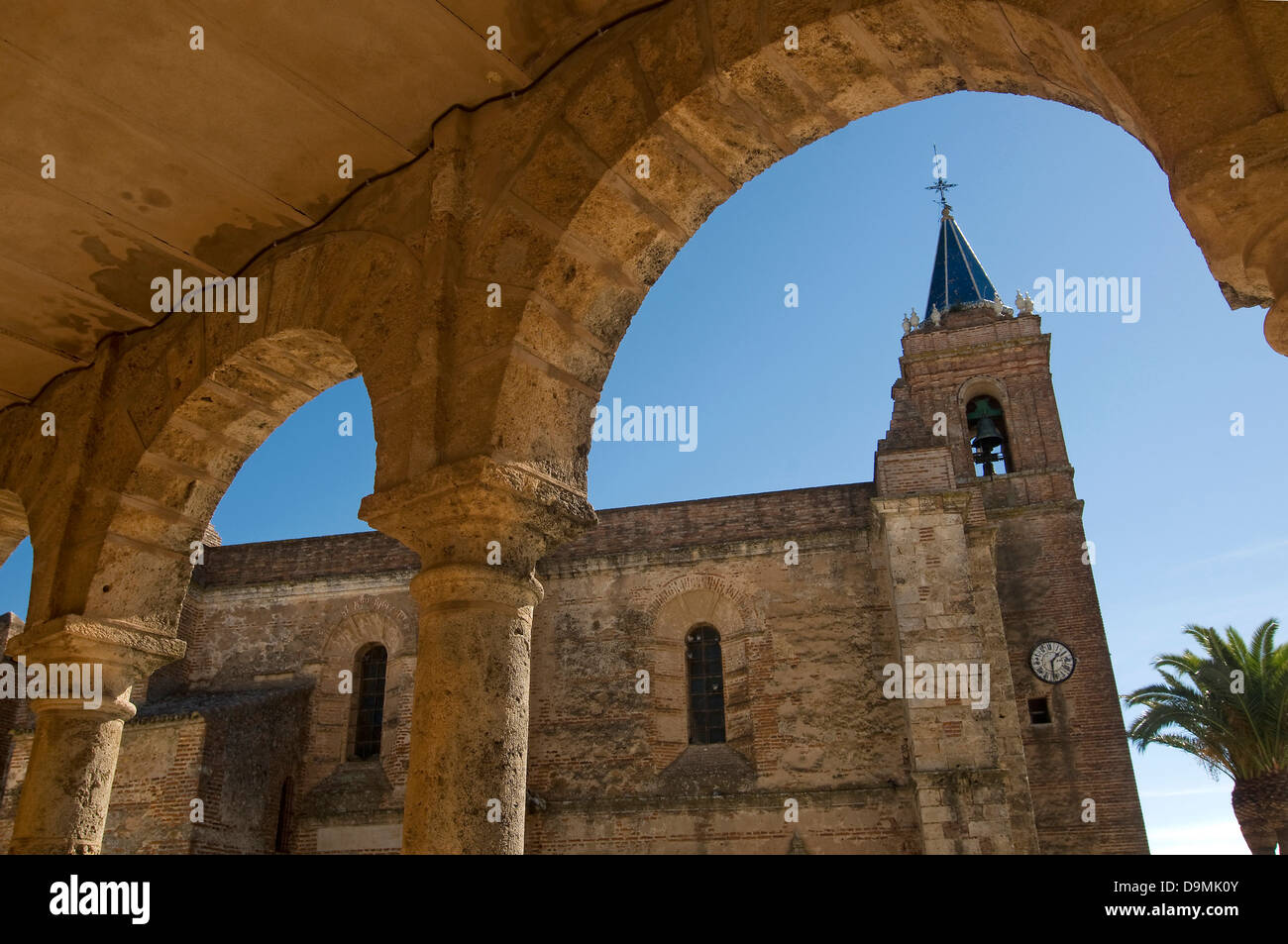 Rathaus und Kirche der Purísima Concepción, Zufre, Huelva-Provinz, Region von Andalusien, Spanien, Europa Stockfoto