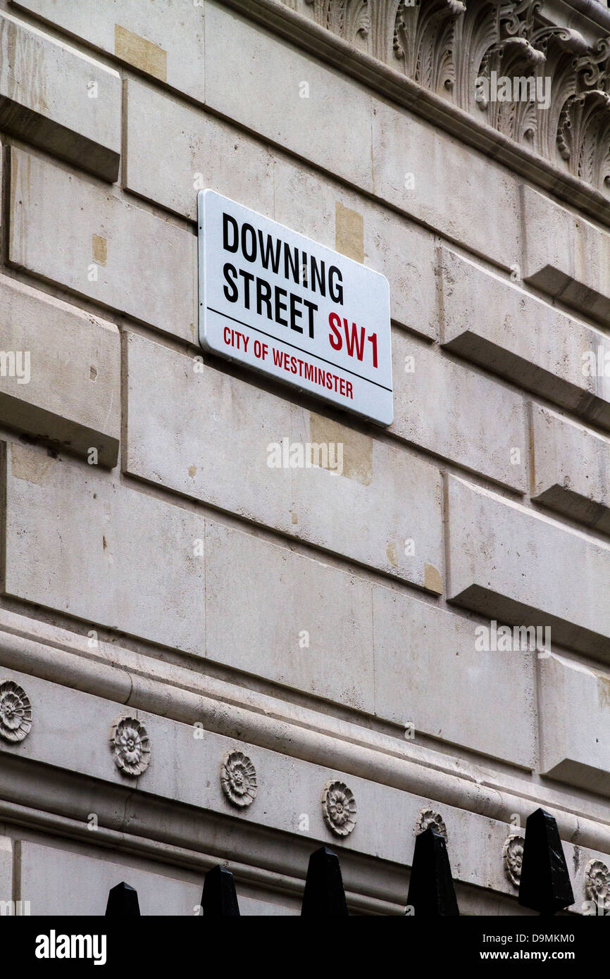 Downing Street Beschilderung / Straße Zeichen, Whitehall, London, UK Stockfoto