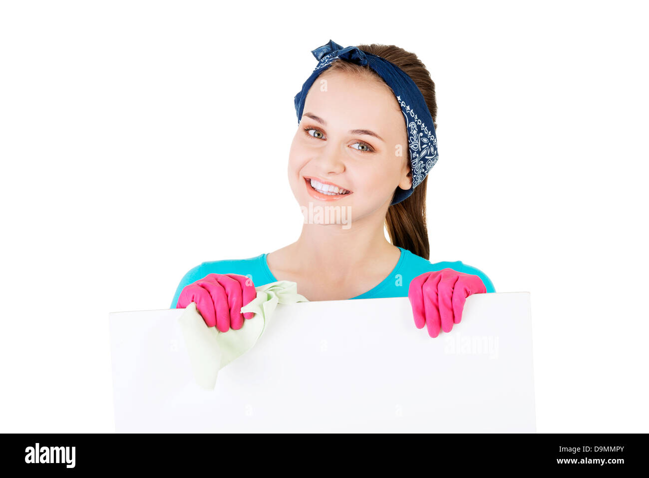 Lächelt glücklich Putzfrau zeigt leere Schild. Stockfoto