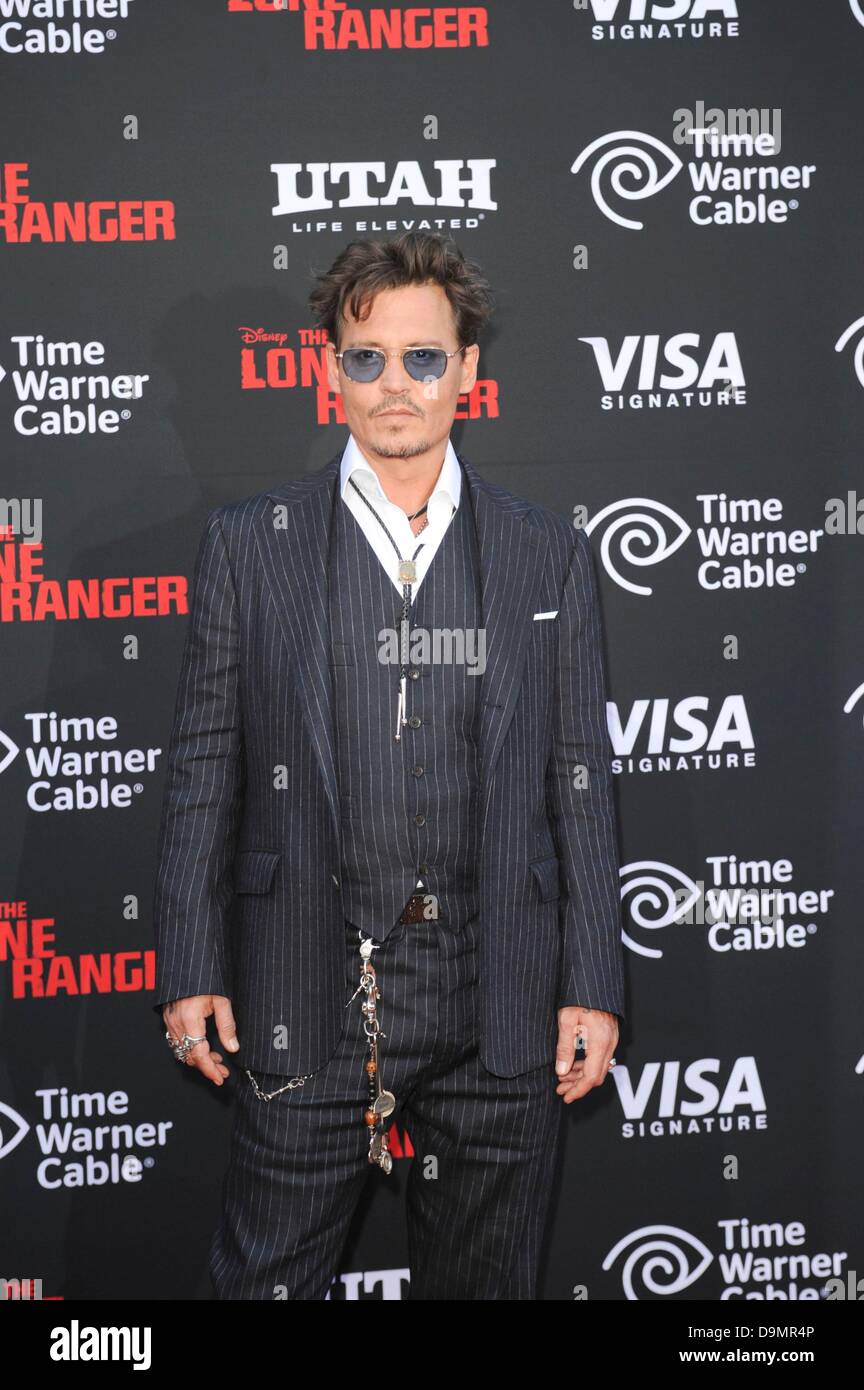 Johnny Depp im Ankunftsbereich für THE LONE RANGER Premiere, Disney California Adventure, Los Angeles, CA 22. Juni 2013. Foto von: Elizabeth Goodenough/Everett Collection Stockfoto