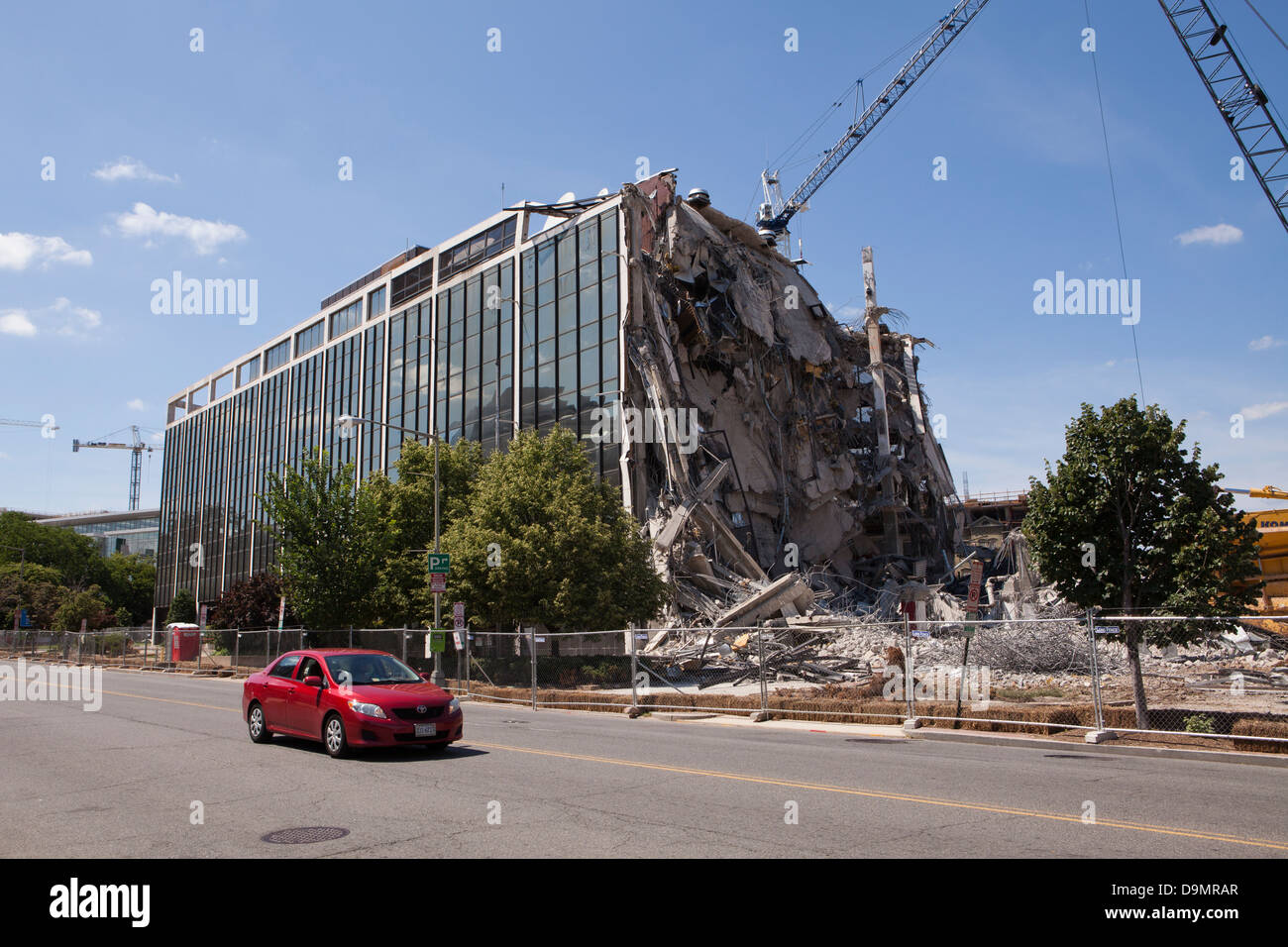 Alte Gebäude Abbruchbaustelle und Arbeiter - Washington, DC USA NPR Stockfoto