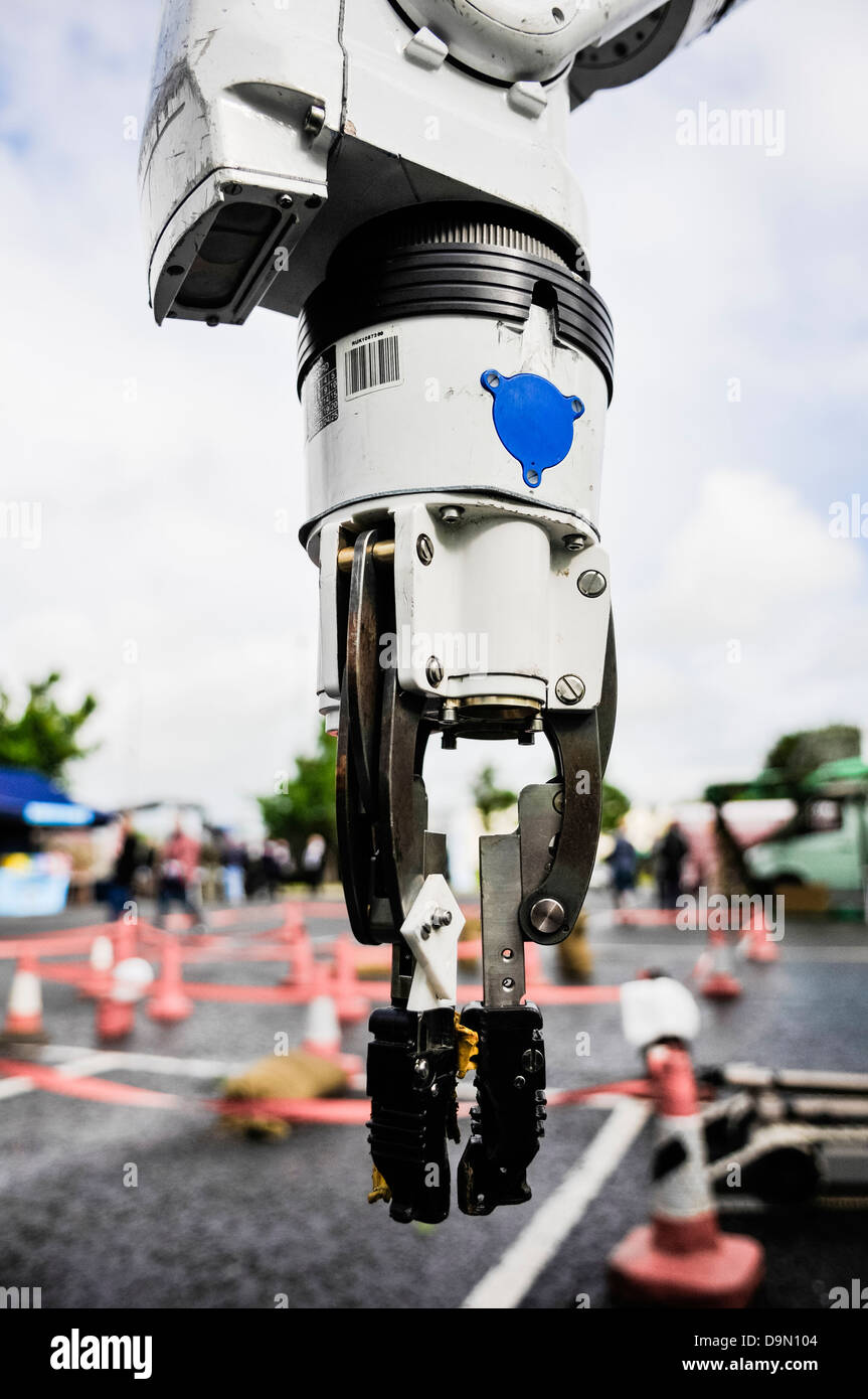 Zange Griff auf eine Andros Remotec Cutlass Roboter, von der Bomb Squad zur Entschärfung IEDs und verdächtige Geräte verwendet. Stockfoto