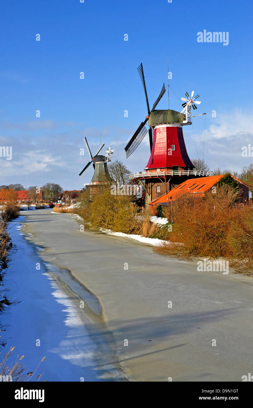 Deutschland, Niedersachsen, Ostfriesland, Greetsiel, Mühle, Mühlen, Twin Mühlen, Winter, Schnee, Landschaft Stockfoto