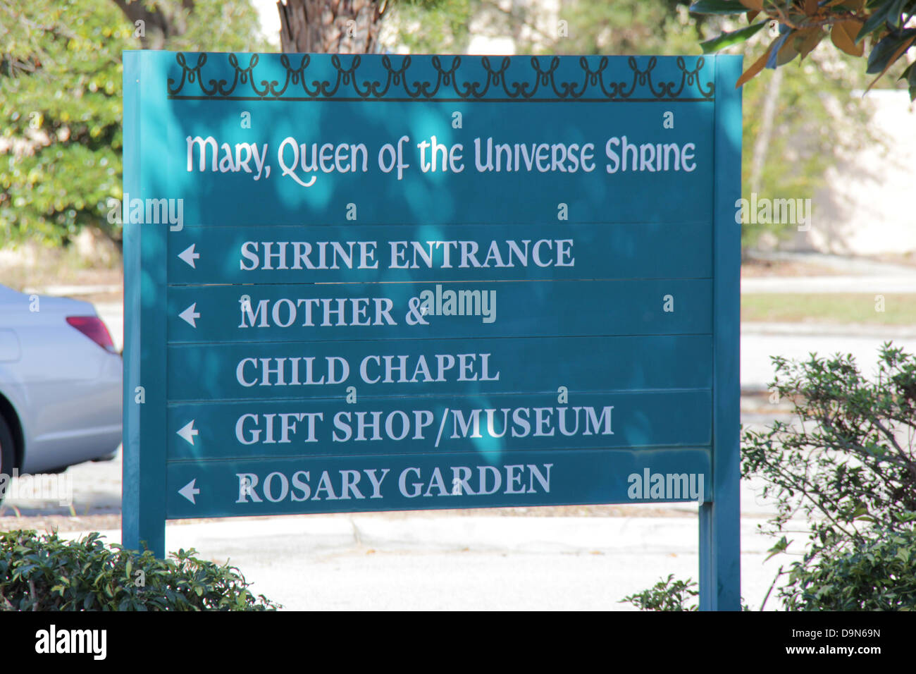 Blick auf die Basilika von National Shrine of Mary, Königin des Universums, Orlando, Florida. Stockfoto