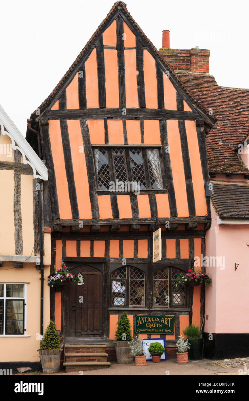 15. jahrhundert Crooked House Antiquitäten Shop und Teestuben im malerischen wonky Krumm orange Fachwerkhaus in, Lavenham, Suffolk, England, Großbritannien Stockfoto