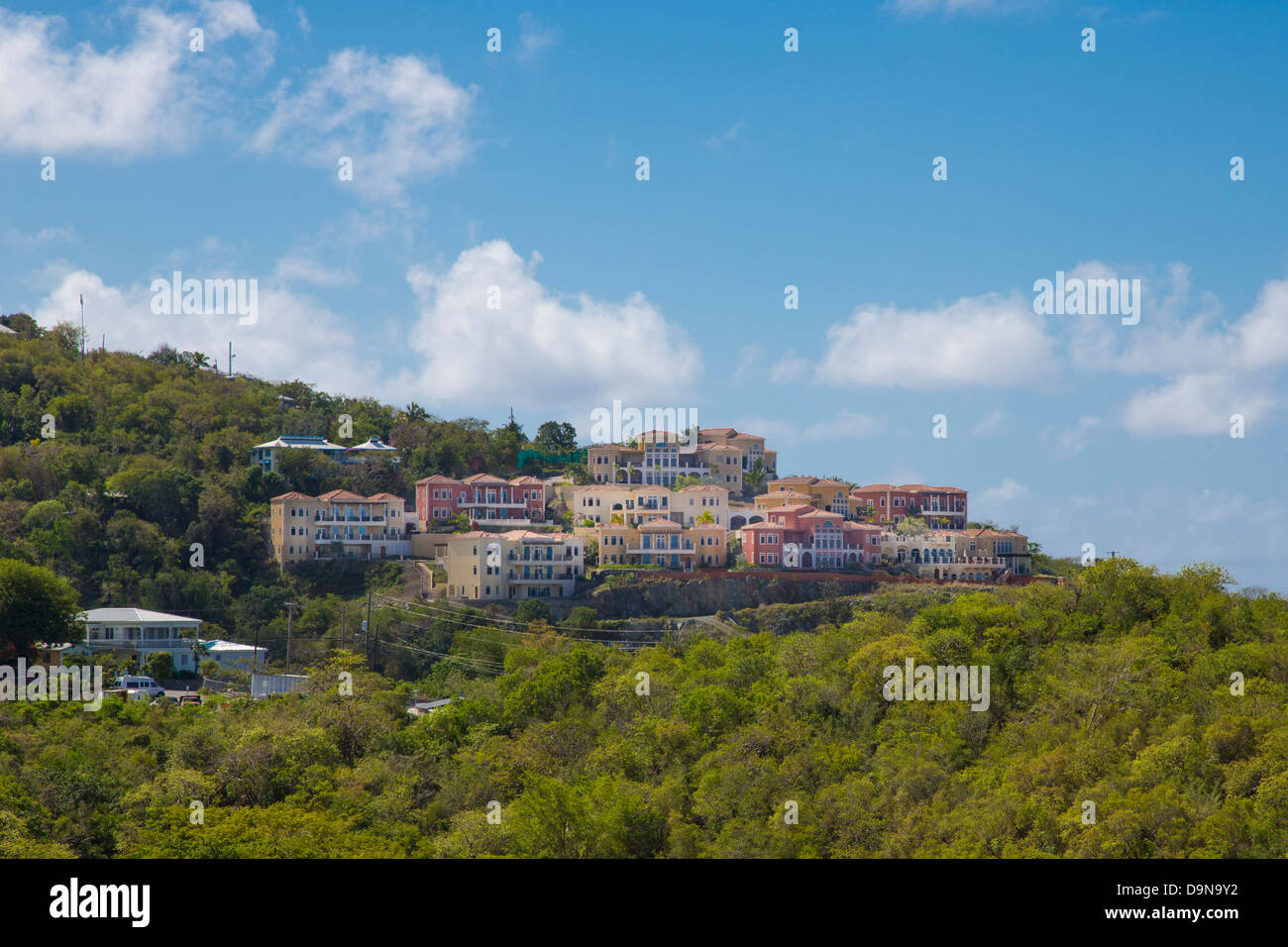 Anlage am Hügel oberhalb von Cruz Bay auf der Karibik Insel St. John in den US Virgin Islands Stockfoto