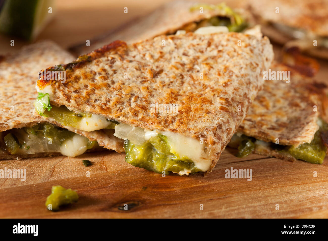 Hausgemachte Käse-Quesadilla mit Zwiebeln und Paprika pablano Stockfoto