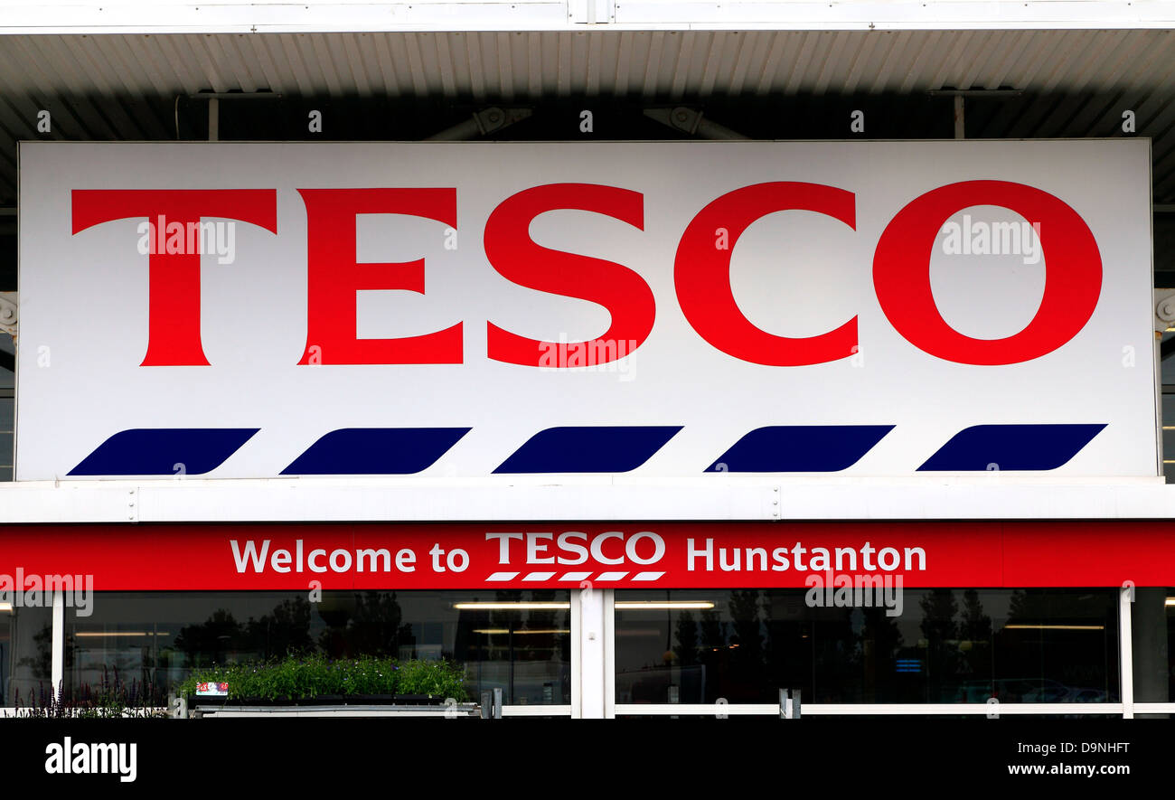 Tesco Supermarkt Logo, Hunstanton, Norfolk, England UK Supermärkte Stockfoto
