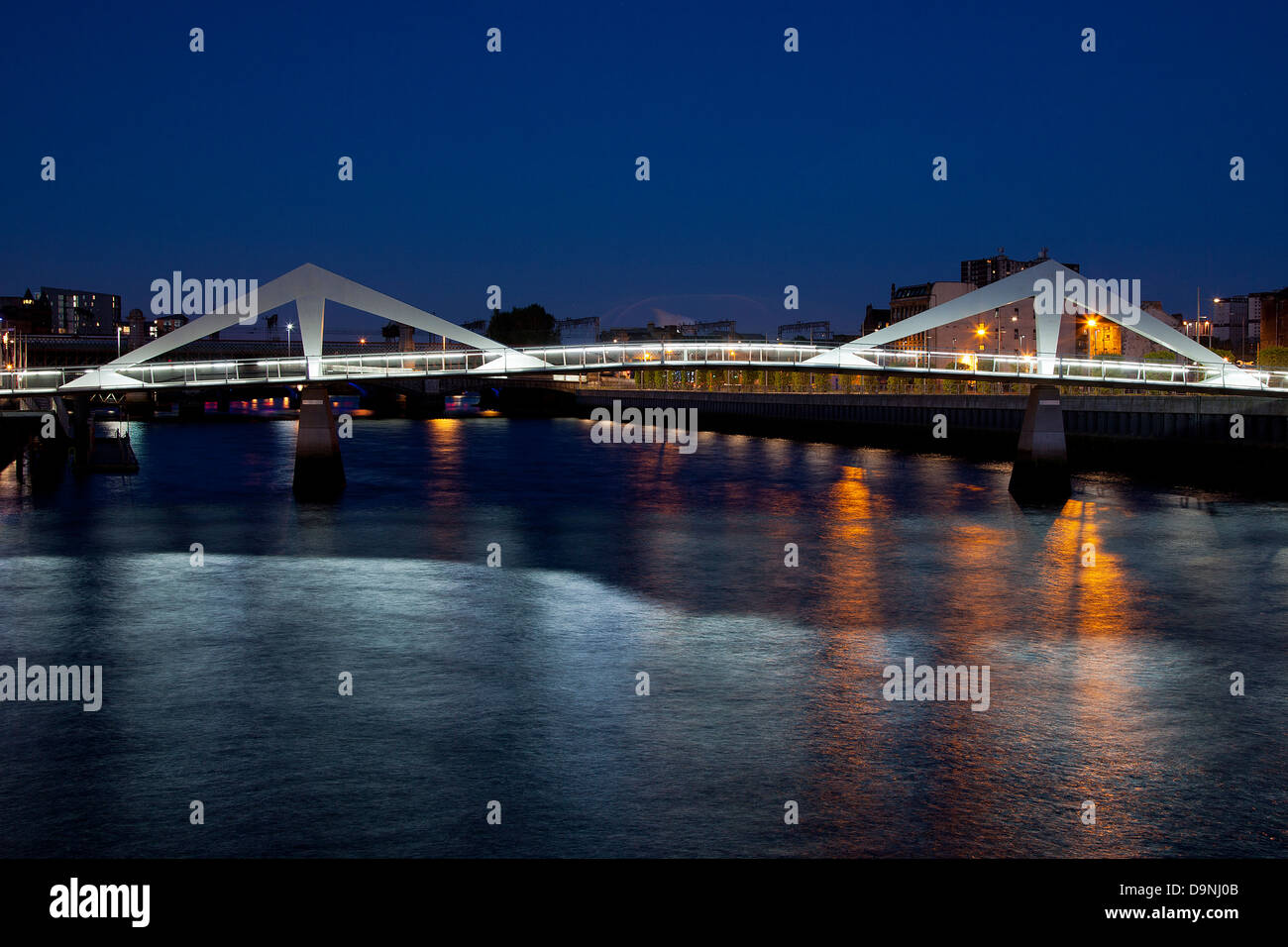 Finneston Tradeston Brücke (Squiggly Brücke) über den Fluss Clyde in Glasgow City Centre. Stockfoto