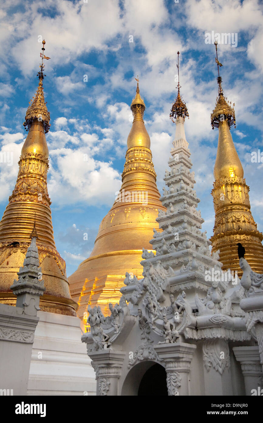 Die Shwedagon Burmas heiliger Tempel im Herzen von Rangun. Stockfoto