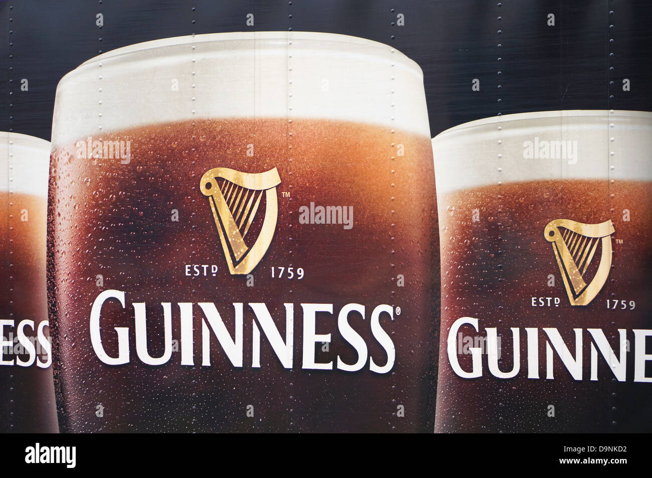 Guinness-Schilder, Werbung auf der Seite des LKW Stockfoto