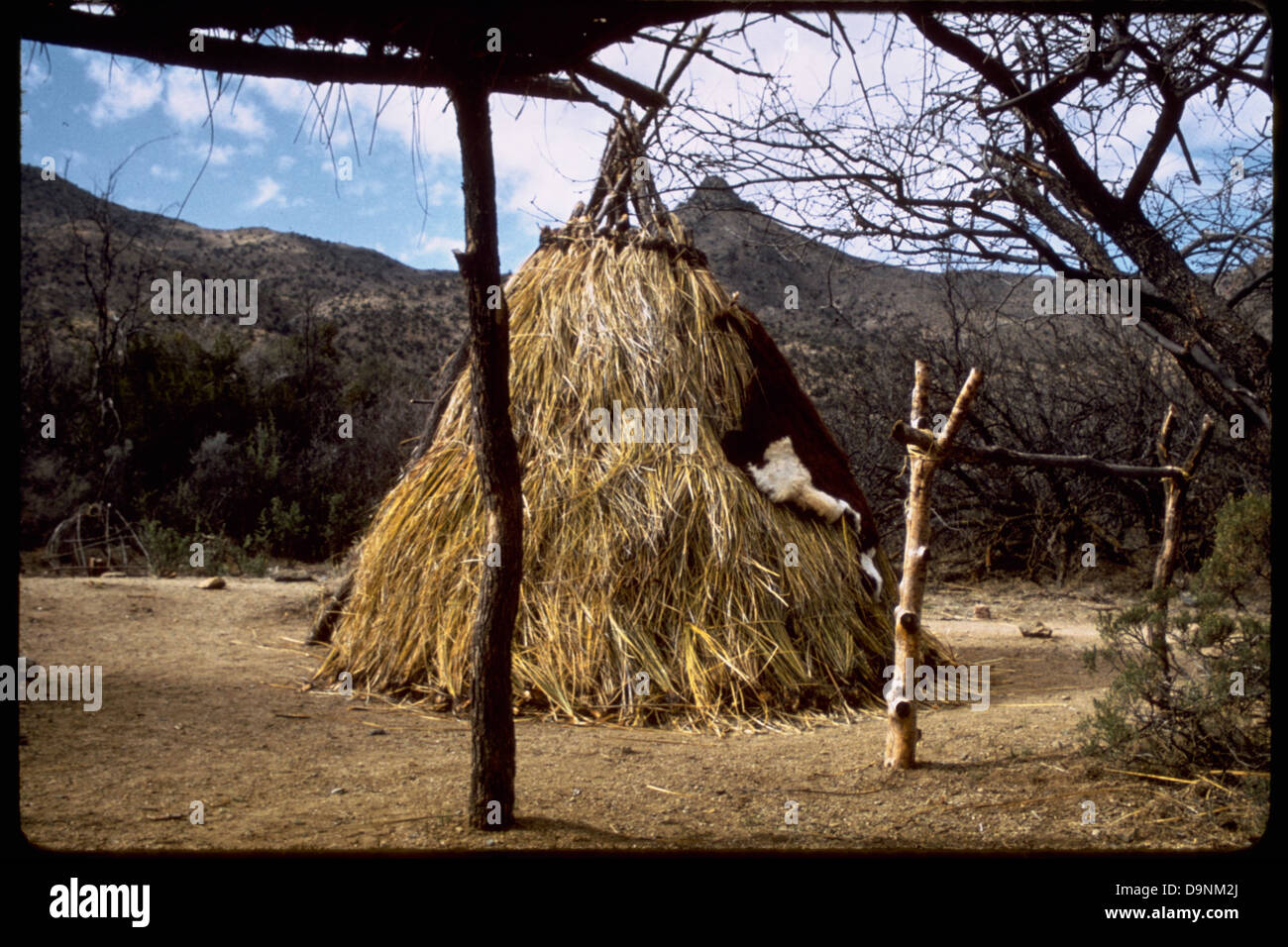 Fort Bowie National Historic Site in Arizona bewahrt die Überreste eines Militärpostens, der eine bedeutende Rolle in den Apache-Kriegen spielte. Die Stätte umfasst Ruinen und ein Museum, das einen Einblick in die Geschichte der Gegend und die Herausforderungen des militärischen Lebens an der Grenze bietet. Stockfoto