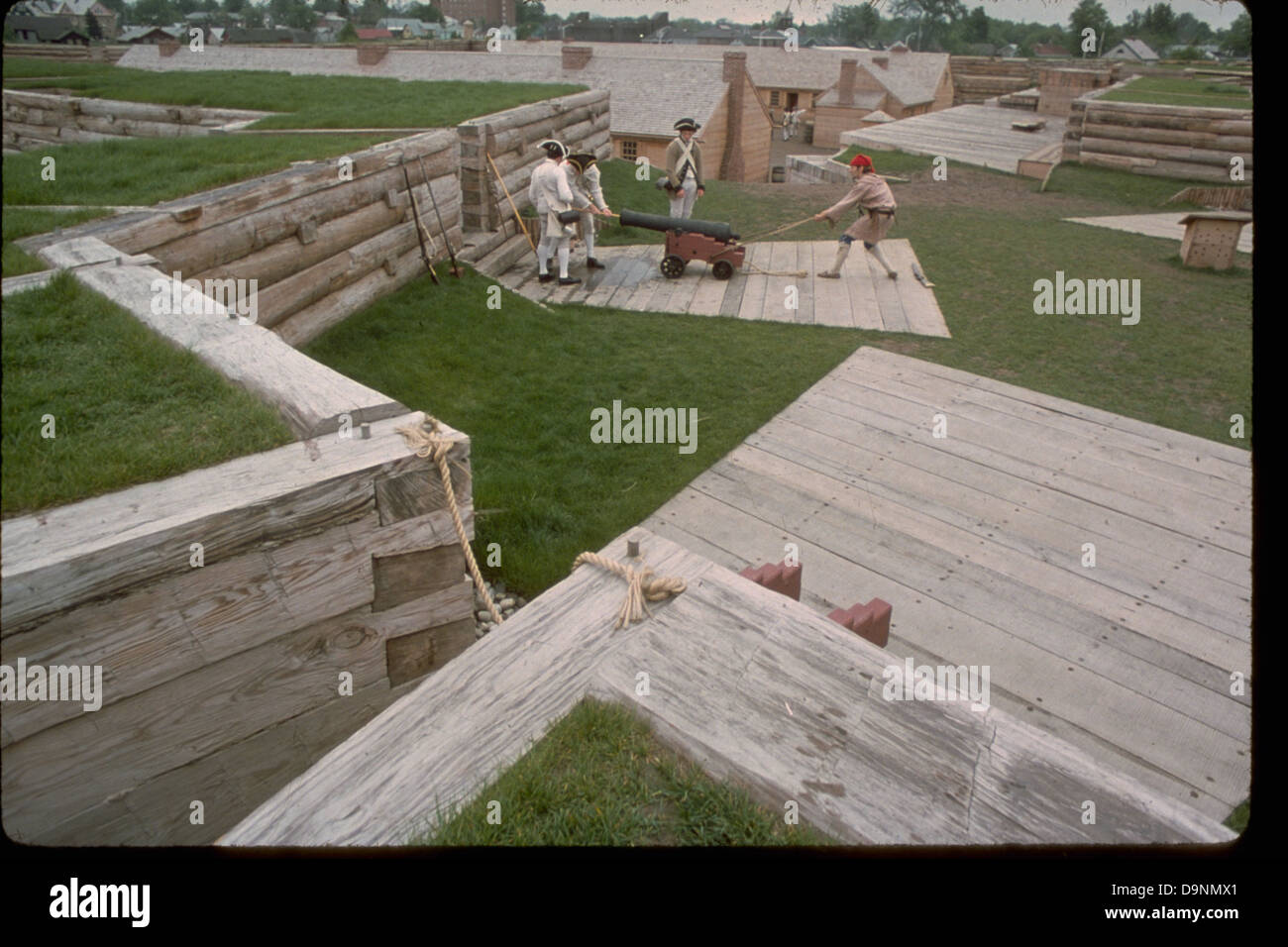 Das Fort Stanwix National Monument in New York bewahrt den Standort des Fort von 1777, das in der Amerikanischen Revolution bedeutsam war. Das Denkmal erinnert an die Rolle des Forts bei der Verteidigung des Mohawk Valley und seine strategische Bedeutung während des Konflikts. Stockfoto