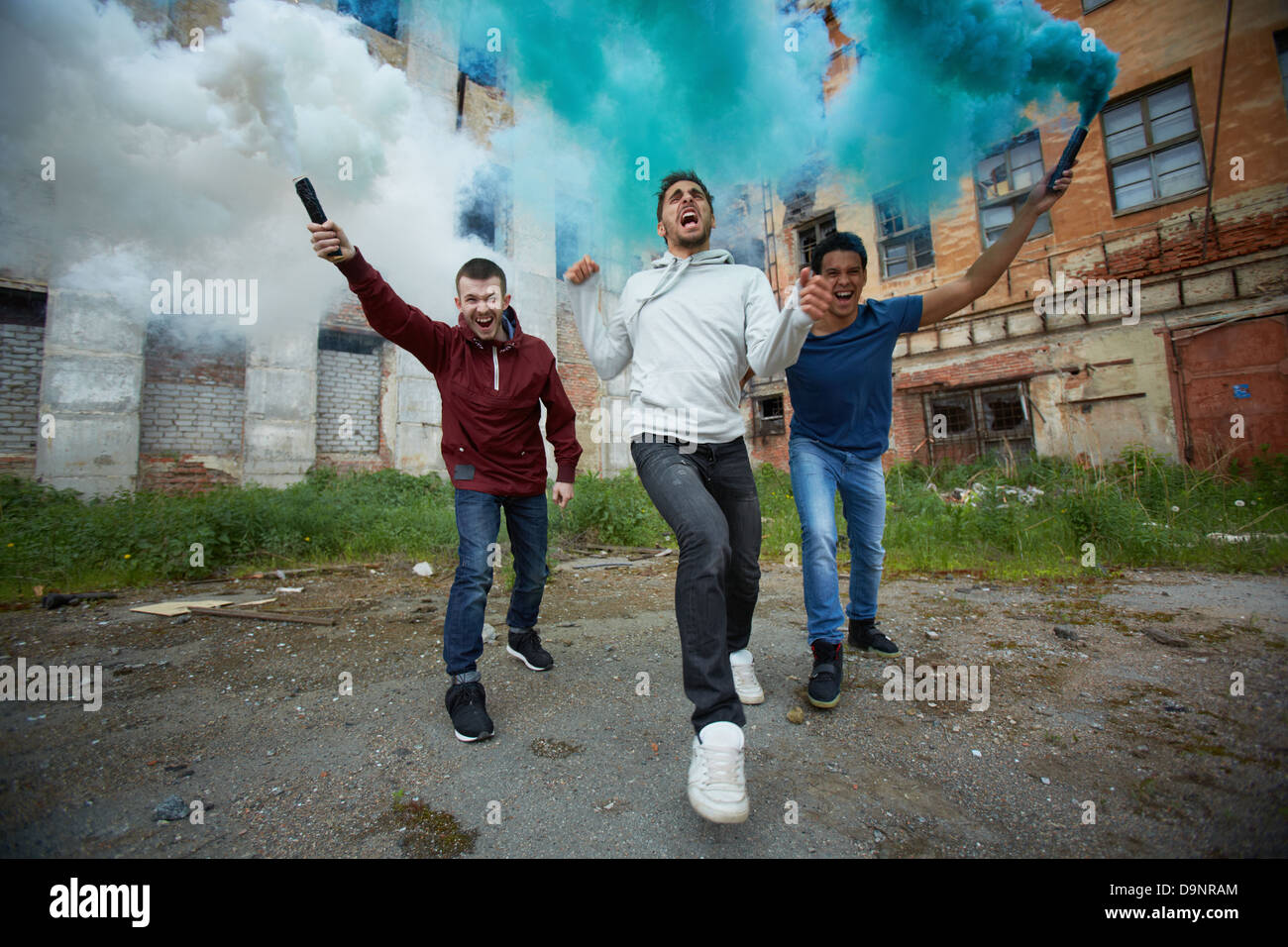 Porträt der wütenden Stürmer machen Rebel im ghetto Stockfoto