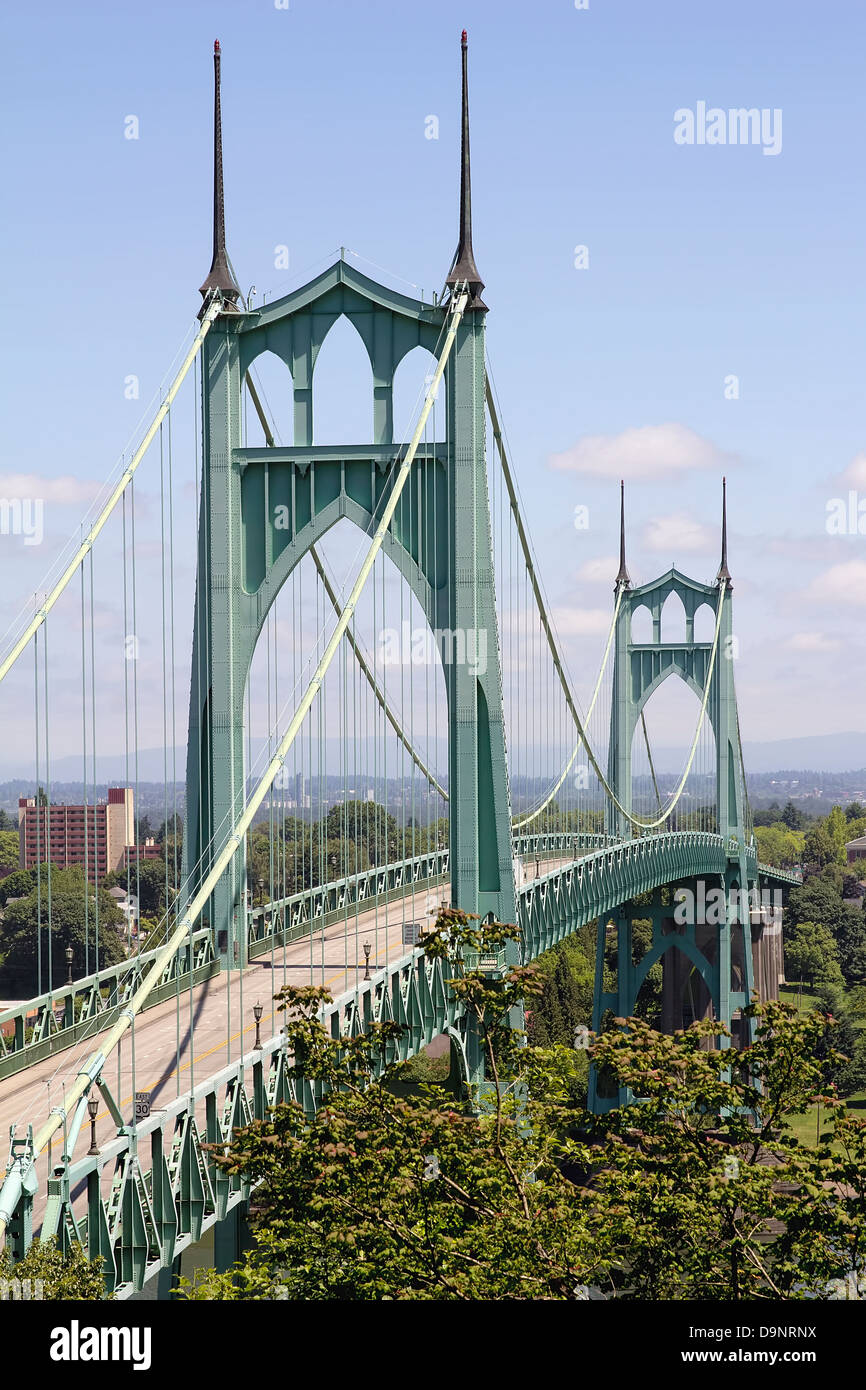 St Johns Brücke für Fahrzeuge und Fahrräder über Willamette River in Portland, Oregon Stockfoto