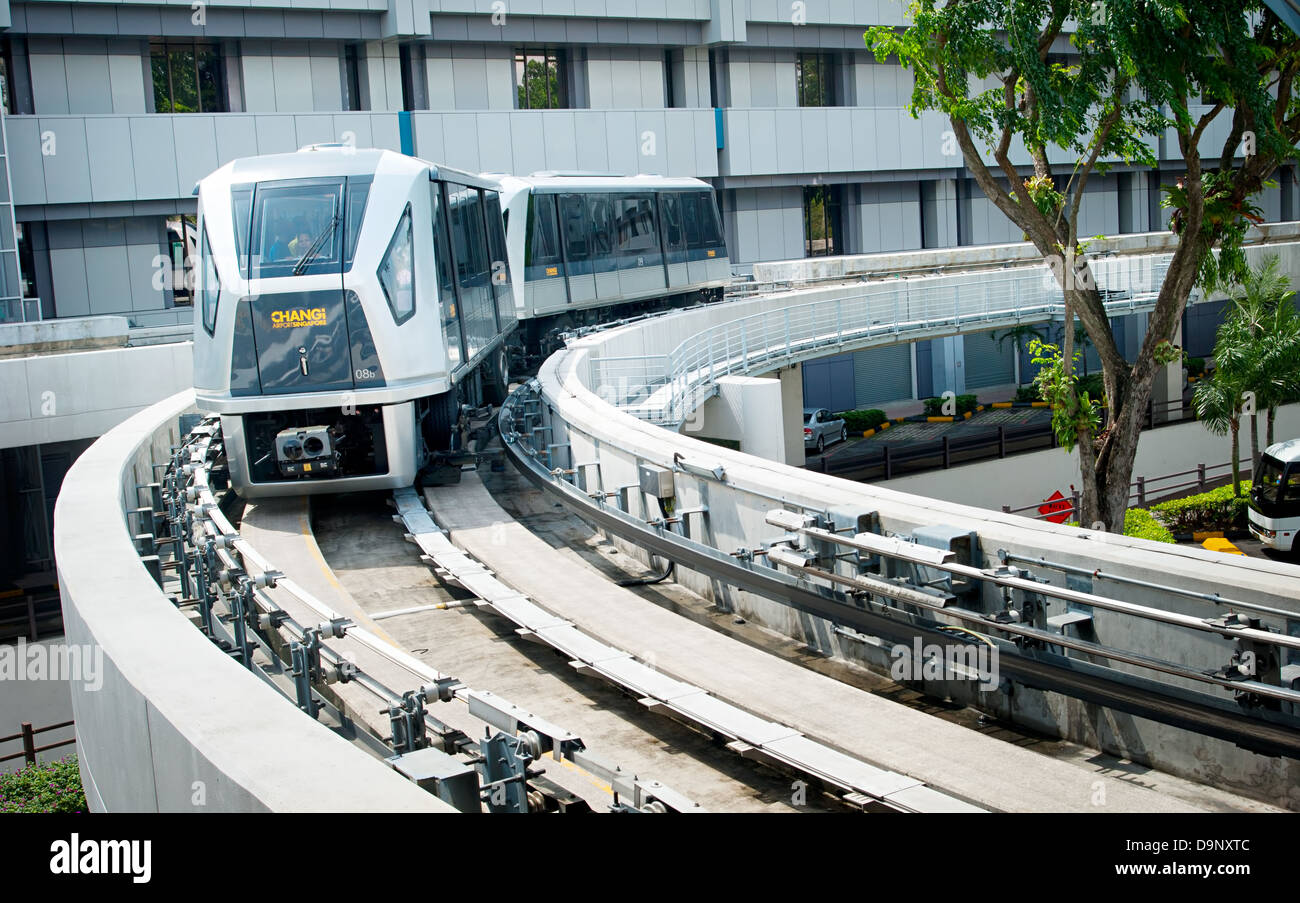 Der Changi Airport Skytrain ist ein Peoplemover-System, die Terminals 1, 2 und 3 am Singapore Changi Airport verbindet. Stockfoto