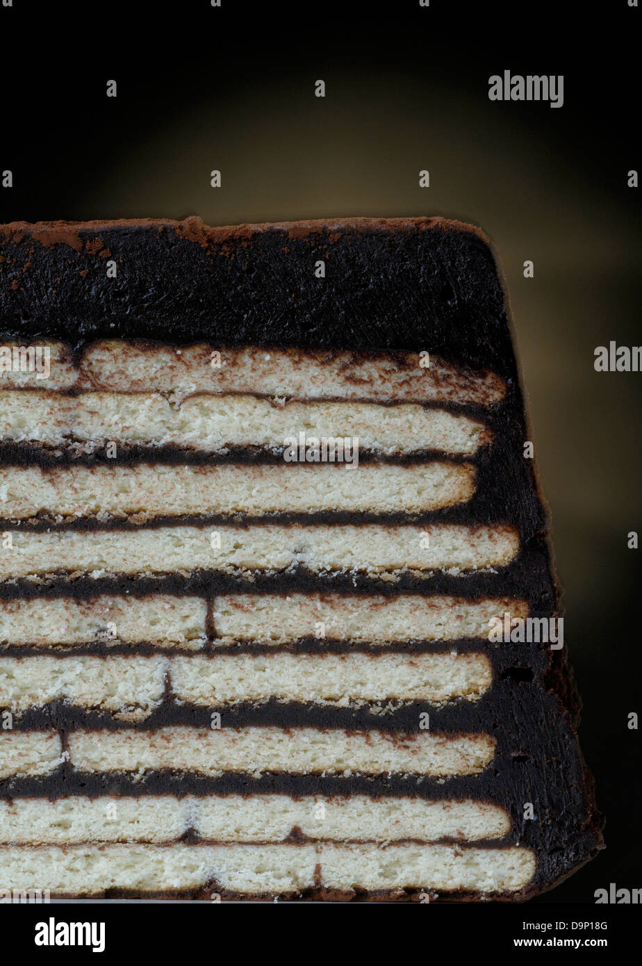 Schnitt durch einen Kuchen Stockfoto