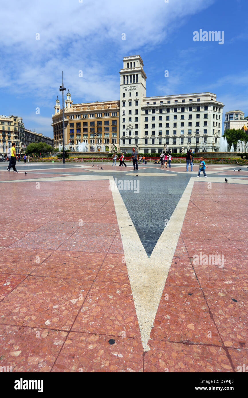 Placa de Catalunya und Banco Espanol de Credito in Barcelona, Spanien Stockfoto