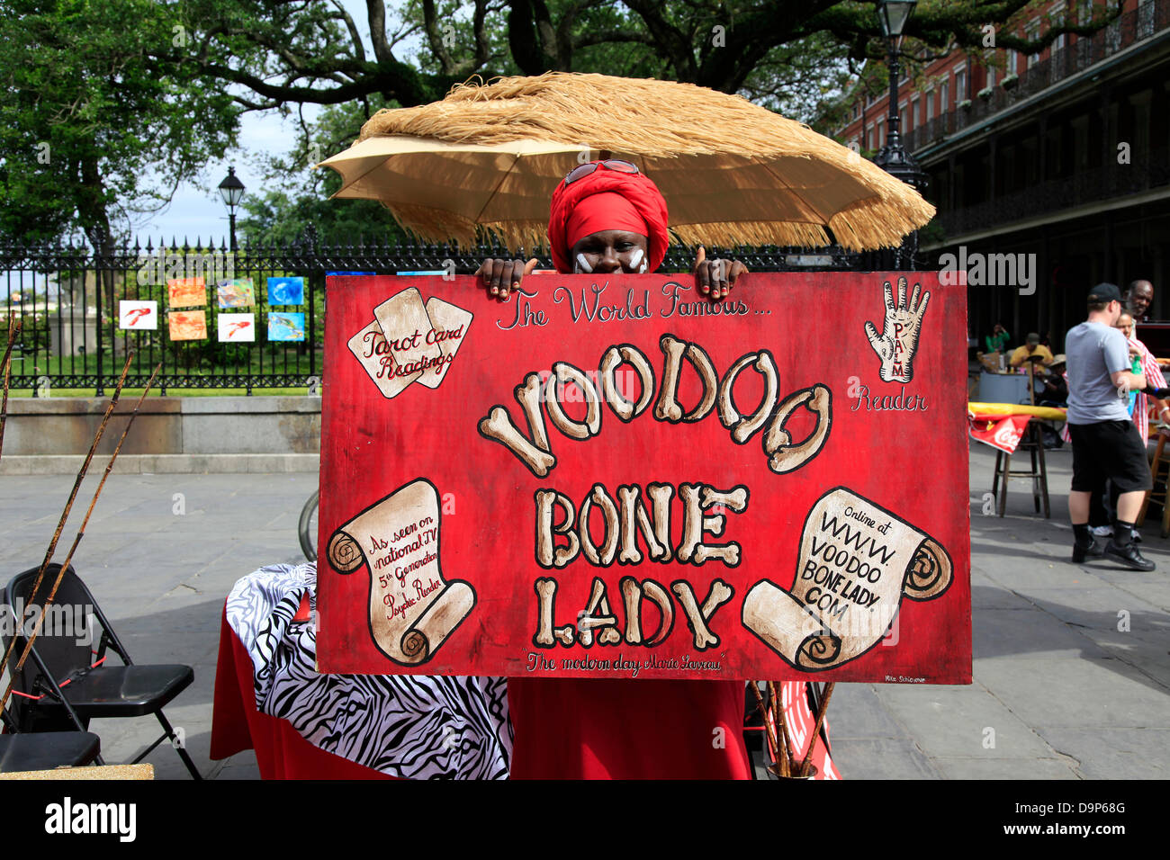 Der Voodoo Knochen Lade von New Orleans. Sie arbeitet oft in St. Peter-Straße / Jackson Square. Foto: Klaus Nowottnick Datum: 26. April 2013 Stockfoto