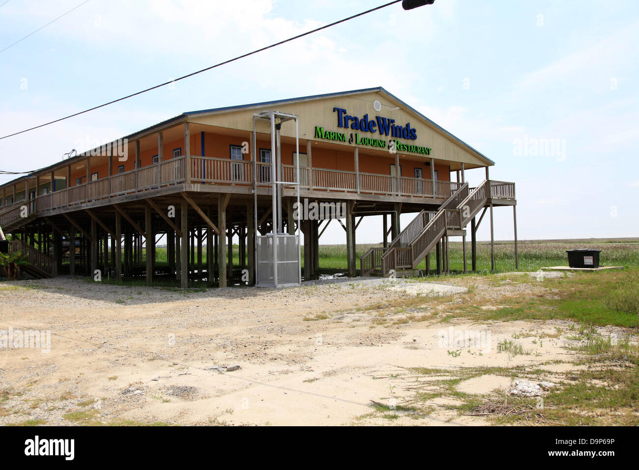 Cocodrie ist die letzte Siedlung. Hier endet die Autobahn 57. Cocodrie war ein Ziel des Hurrikan Katrina im Jahr 2005. Drei Jahre später, im September 2008 trafen sich auf dem Festland in Crocodie und Dulac Hurrican Gustav. Viele Dinge wurden zerstört, nur bis jetzt. Phot Stockfoto