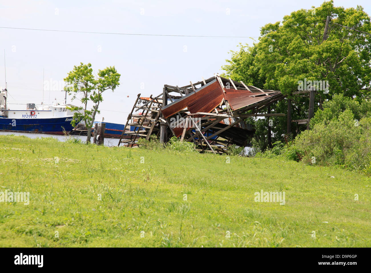 Cocodrie ist die letzte Siedlung. Hier endet die Autobahn 57. Cocodrie war ein Ziel des Hurrikan Katrina im Jahr 2005. Drei Jahre später, im September 2008 trafen sich auf dem Festland in Crocodie und Dulac Hurrican Gustav. Viele Dinge wurden zerstört, nur bis jetzt. Phot Stockfoto