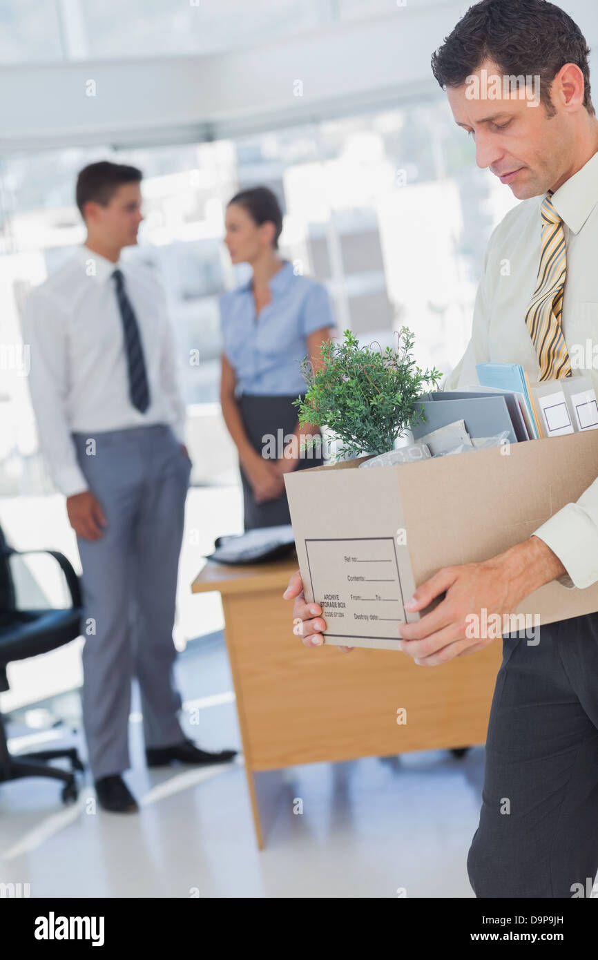 Geschäftsmann, Ausscheiden aus dem Amt nach Entlassung Stockfoto