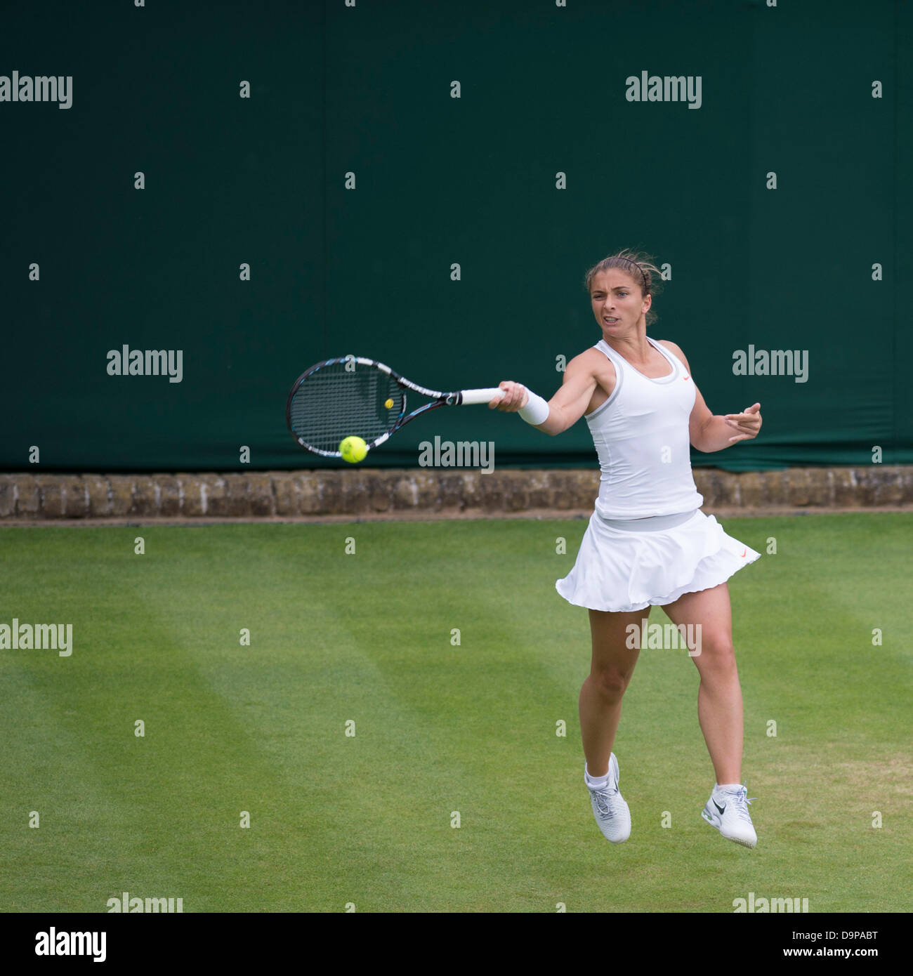 Der All England Lawn-Tennis and Croquet Club, London, UK. 24. Juni 2013. Der Wimbledon Tennis Championships 2013.    Sara Errani (ITA) [5] V Monica Puig (PUR) (tragen Visier) auf Court 18. Bildnachweis: Duncan Grove/Alamy Live-Nachrichten Stockfoto