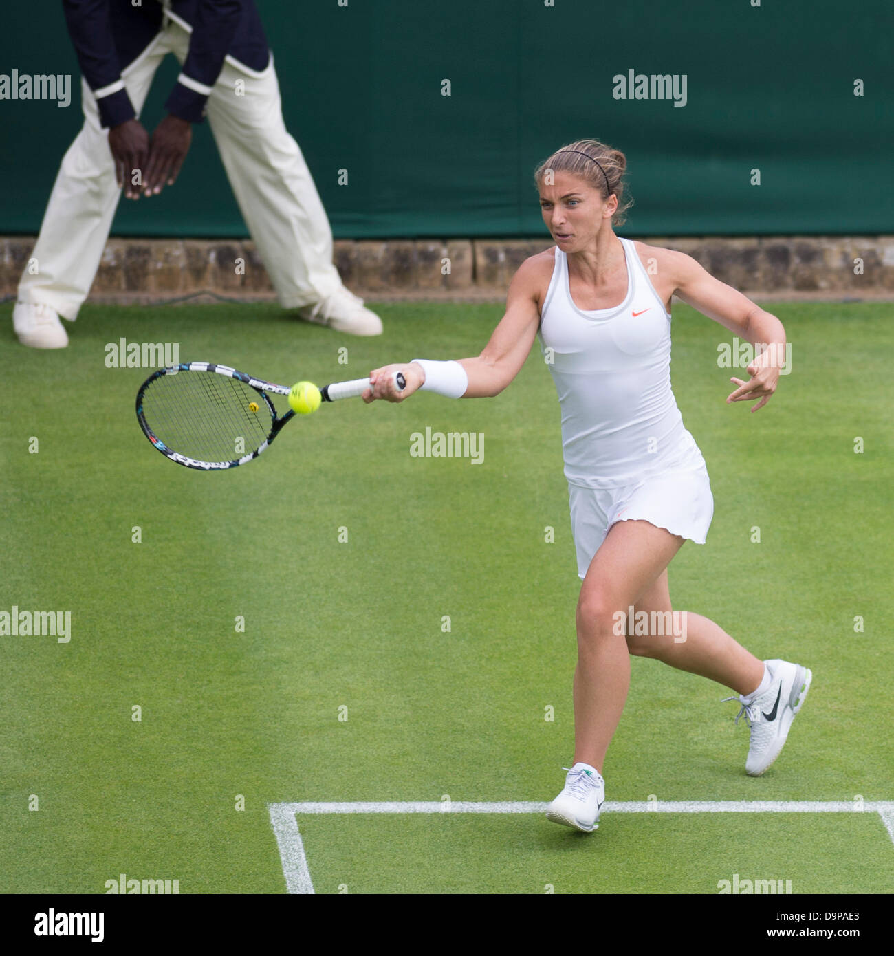 Der All England Lawn-Tennis and Croquet Club, London, UK. 24. Juni 2013. Der Wimbledon Tennis Championships 2013.    Sara Errani (ITA) [5] V Monica Puig (PUR) (tragen Visier) auf Court 18. Bildnachweis: Duncan Grove/Alamy Live-Nachrichten Stockfoto