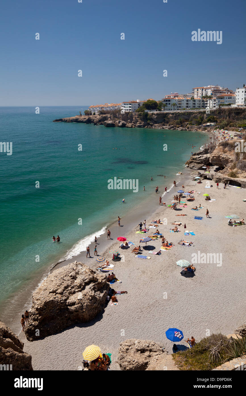 Strand und Küste von Nerja, Andalusien, Spanien, Europa Stockfoto