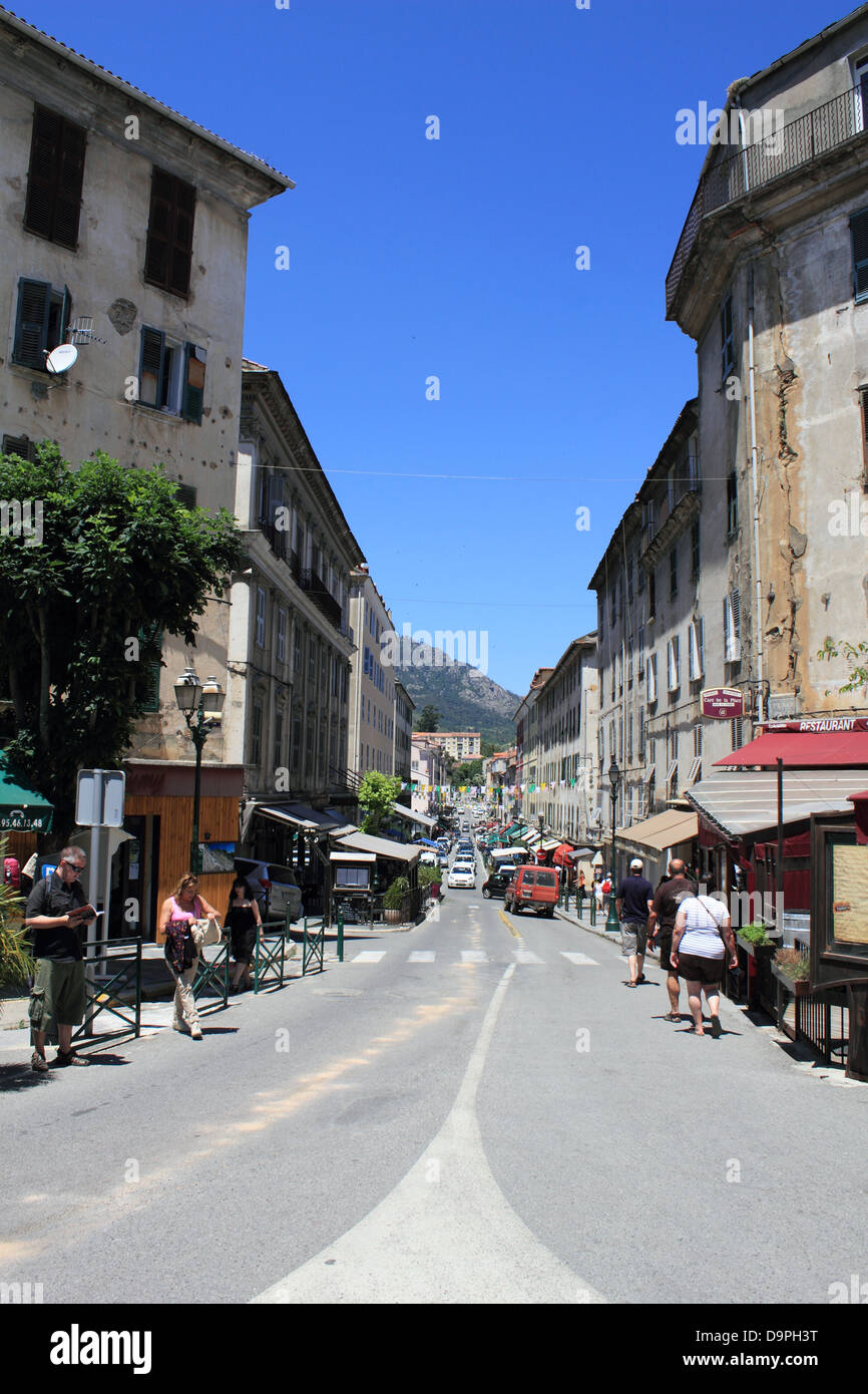 Hauptstraße in der Stadt von Corte, Korsika, Frankreich Stockfoto