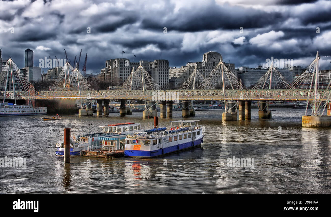 London England Hdr Boote Schiffe überbrücken Gebäude Stockfoto