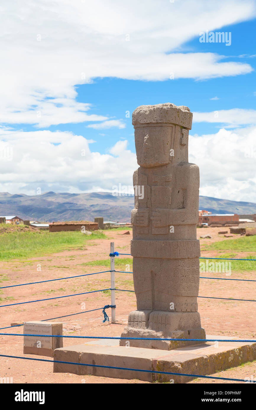 Ponce Stele im Hof des Tempels Kalasasaya, Tiwanaku, Bolivien Stockfoto