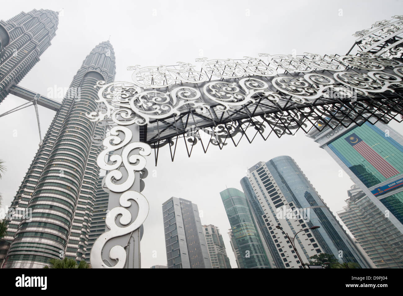 Petronas Twin Towers und Wolkenkratzer, Kuala Lumpur, Malaysia Stockfoto