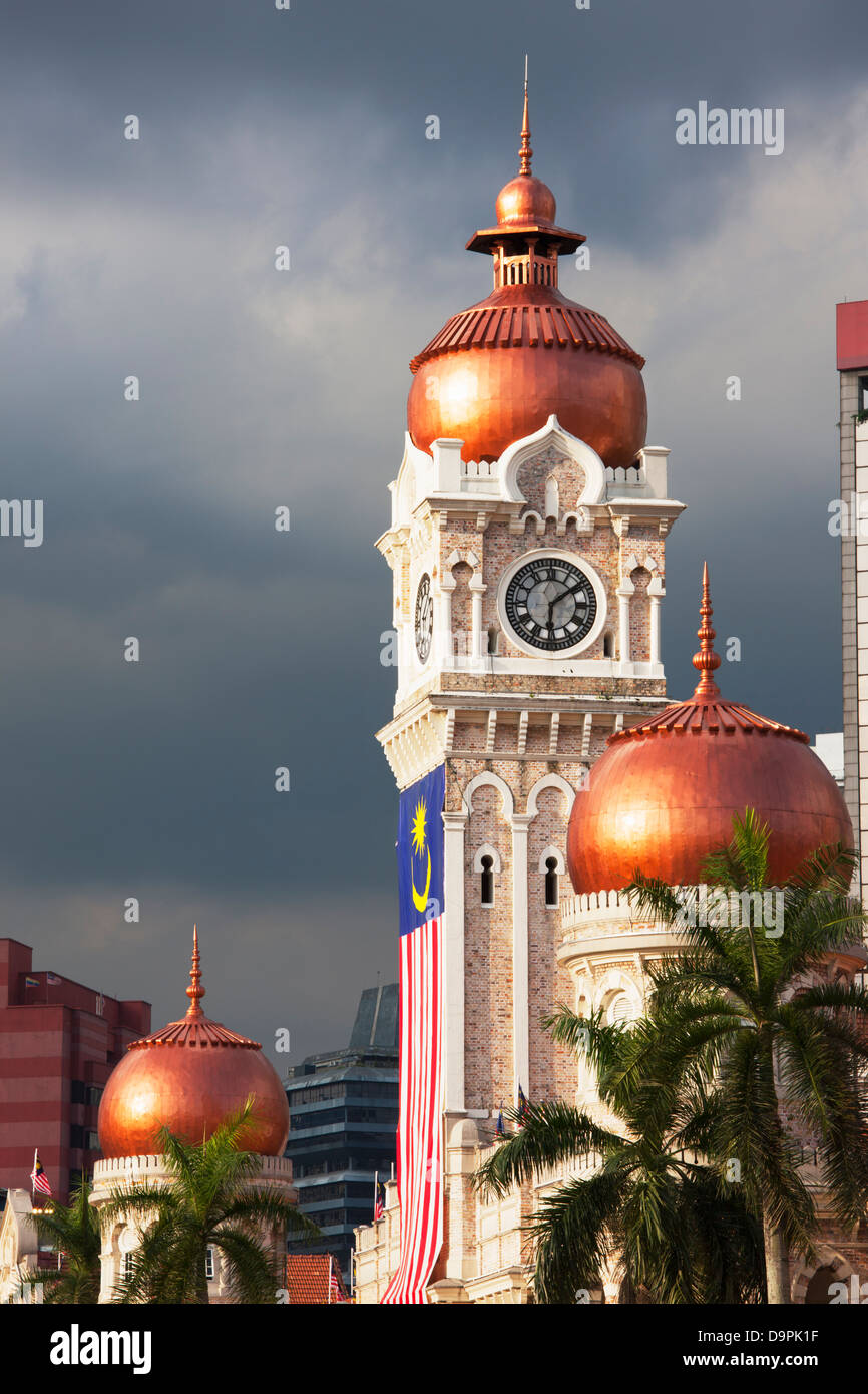 Gewitterwolken über Sultan Abdul Samad Gebäude, Kuala Lumpur, Malaysia Stockfoto