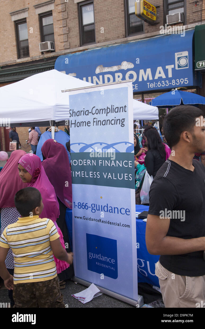 Guardian Compliance, eine Firma, die Sharia konforme Kredite im Einklang mit den Prinzipien des Islam bei einem Bangladeshi Festival macht. Stockfoto