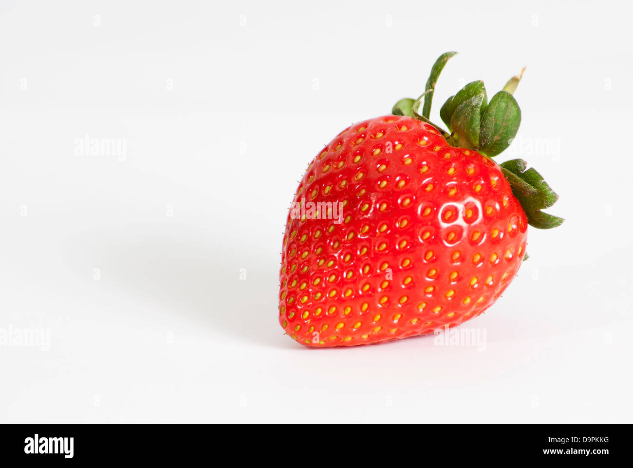 Erdbeere auf weiß Stockfoto