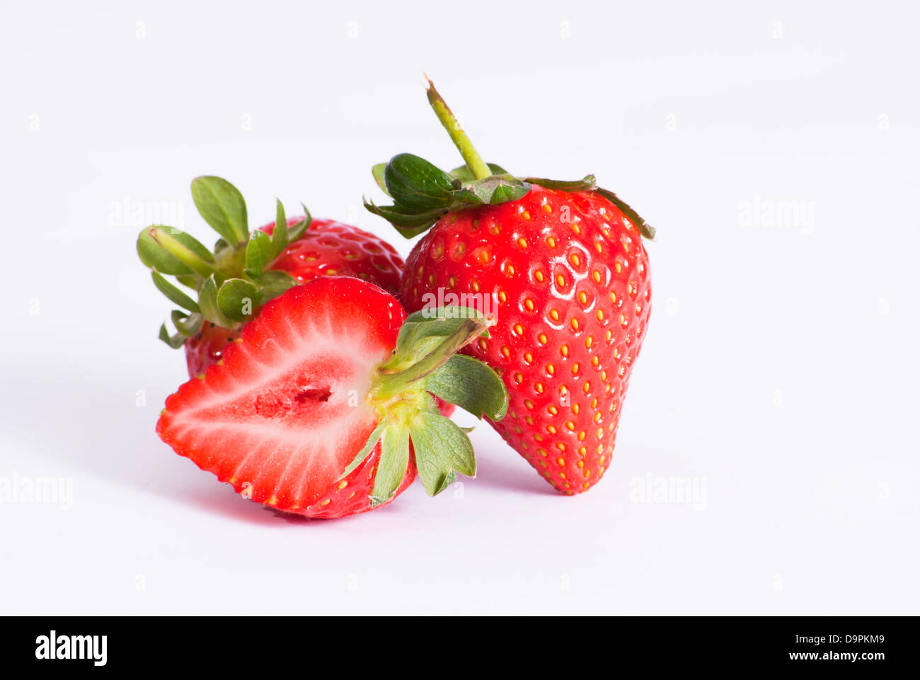 Erdbeeren auf weißem Stockfoto
