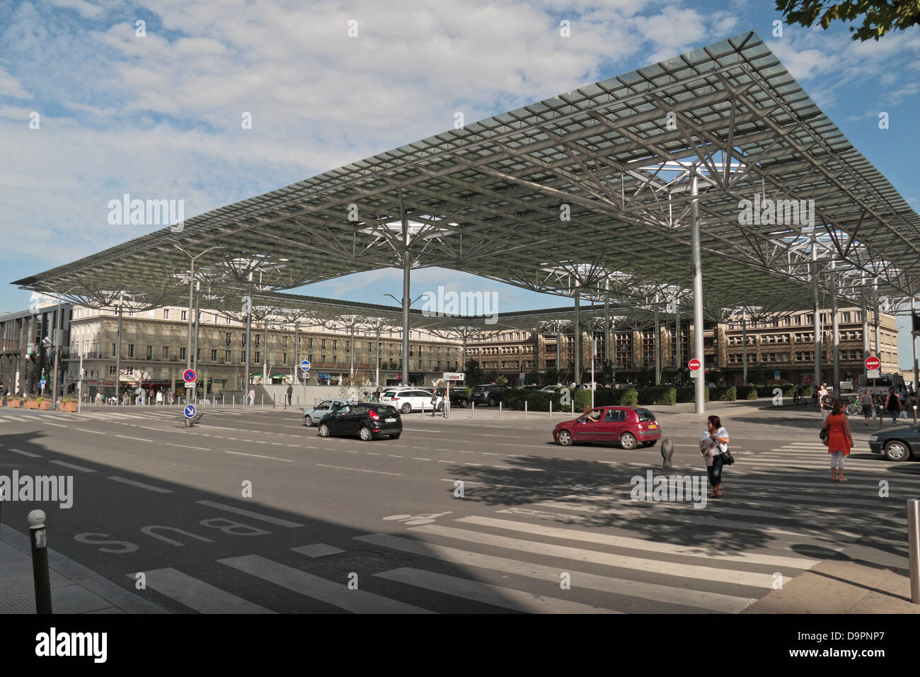 Erstaunliche überdachten Eingangsbereich vor Amiens Hauptbahn Bahnhof, Amiens, Picardie, Somme, Frankreich. Stockfoto