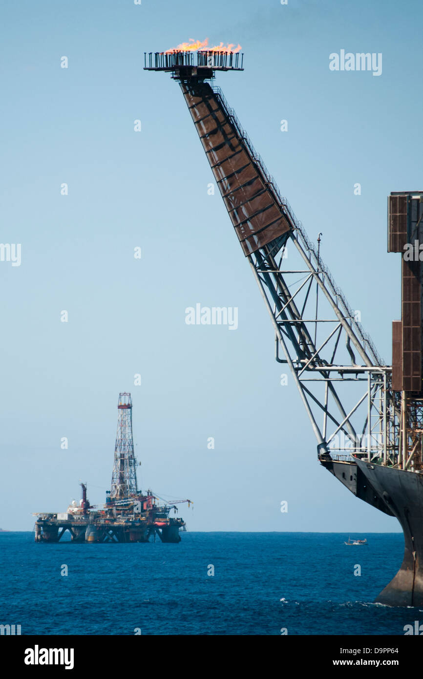 Ölbohrungen Bohrinseln Offshore-Ölfeld Campos-Becken Rio De Janeiro, Brasilien Stockfoto