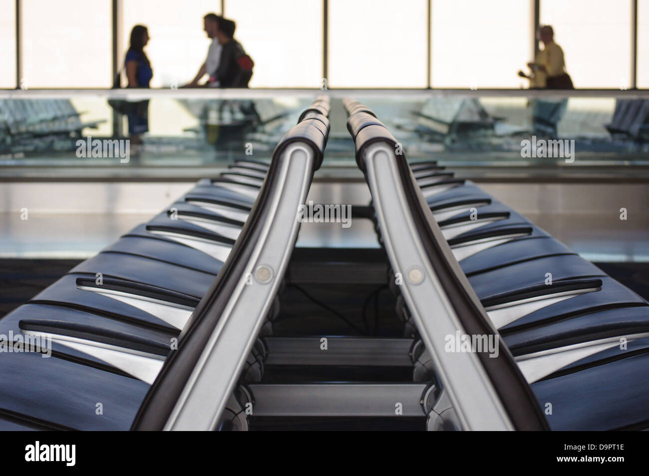 Reisenden übergeben leer Wartebereich im Airline-terminal Stockfoto