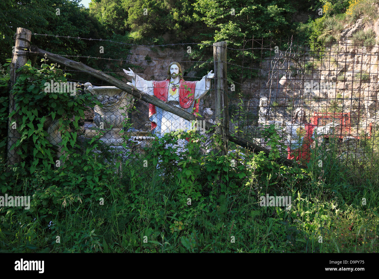 Heilige auf der Straße, hinter einem Zaun, auf der Halbinsel von Sorrent, Kampanien, Italien Stockfoto