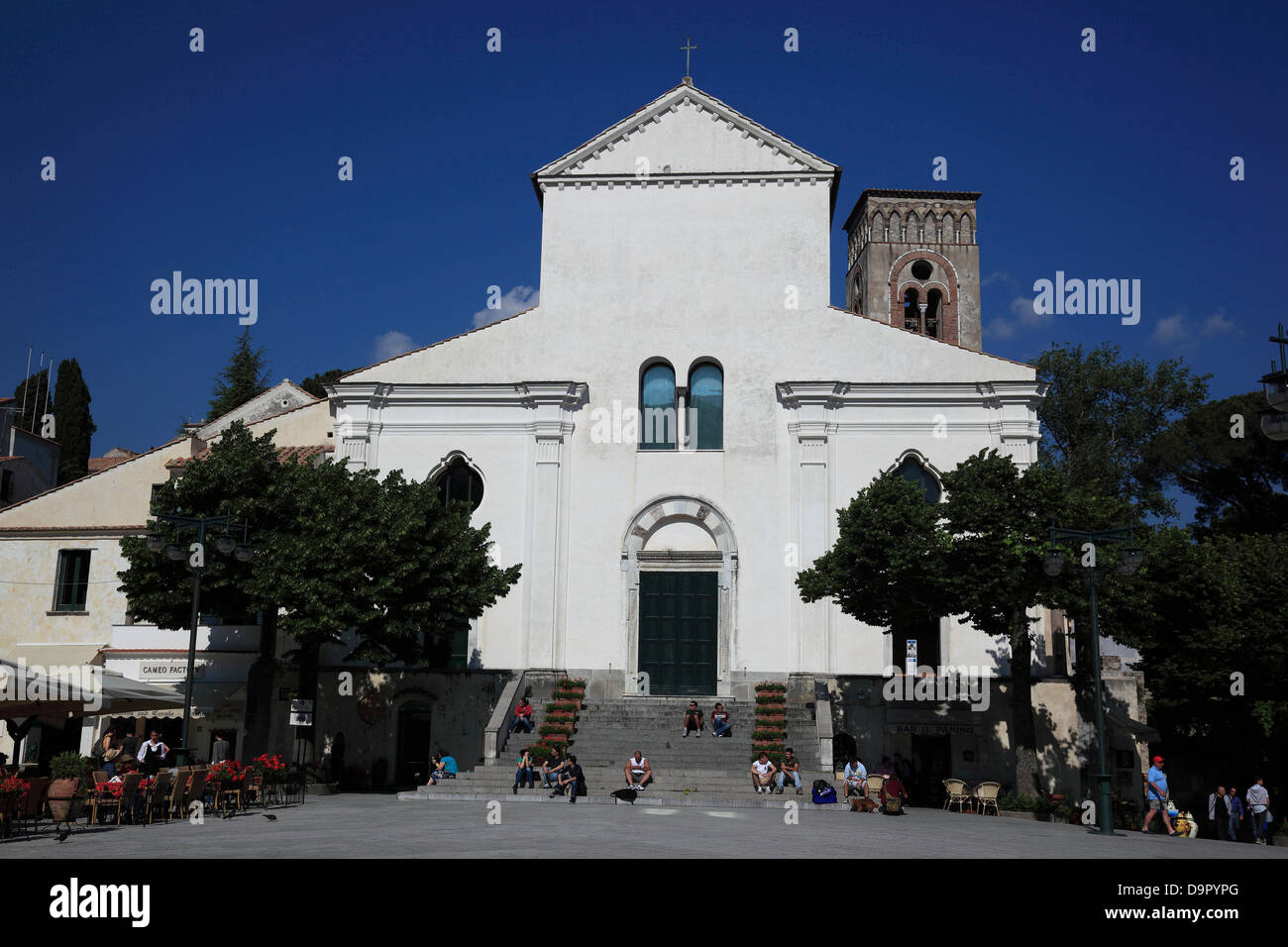 Duomo und Piazza del Duomo von Ravello, Kampanien, Italien Stockfoto