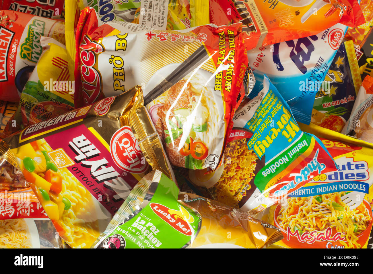 Pakete von instant Ramen-Nudeln aus ganz Asien Stockfoto