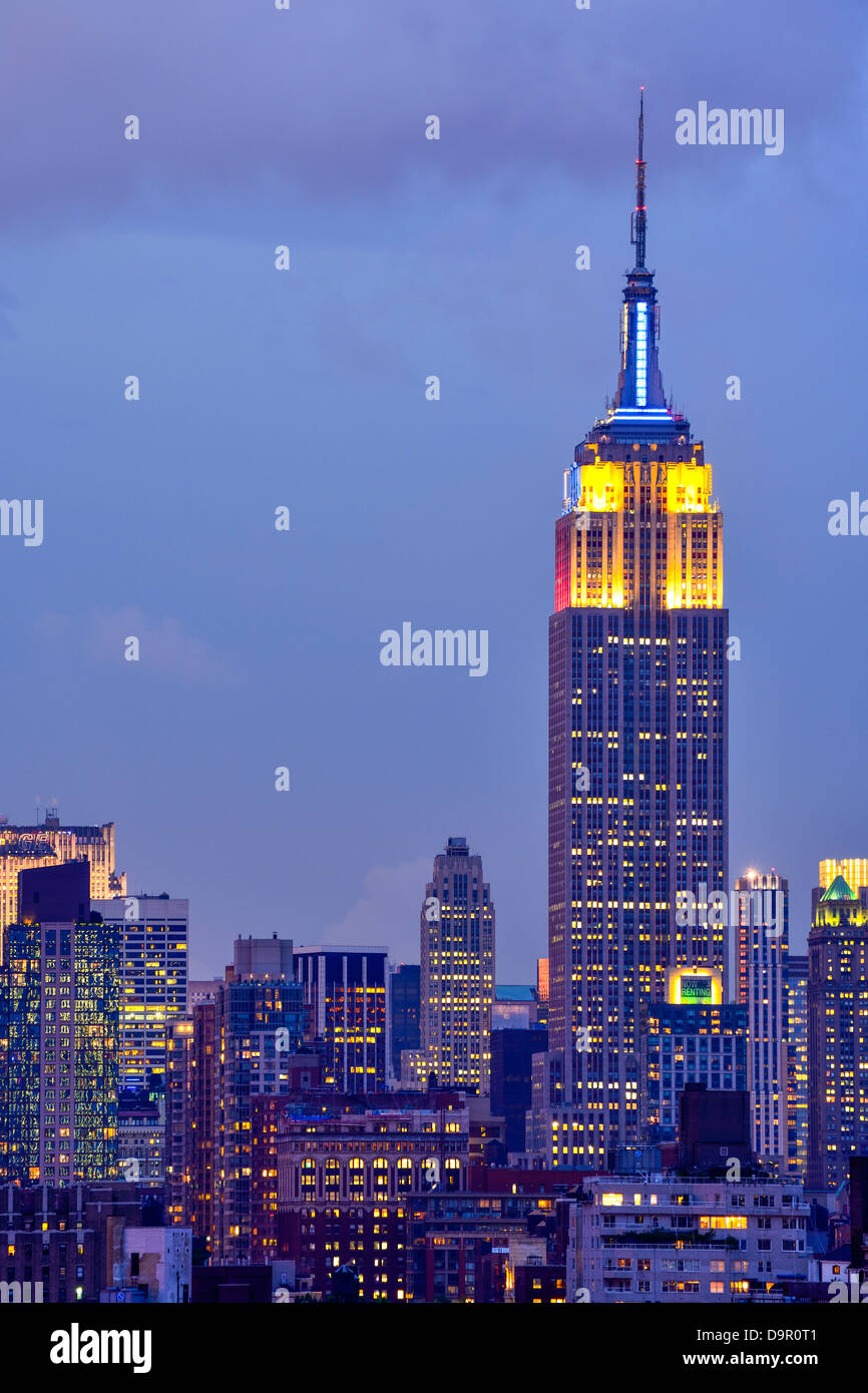 Schöne Stadtbild von New York City bei Nacht Stockfoto