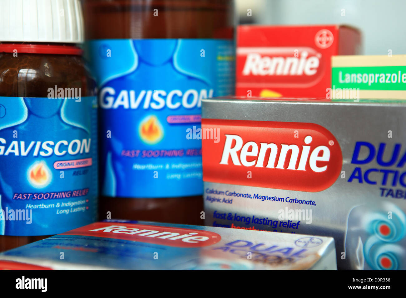 Sodbrennen Behandlungen - Gaviscon Flaschen und Packungen Rennies und Lansoprazol Stockfoto
